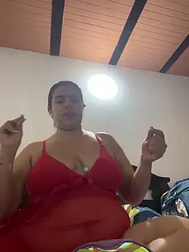 Snapshot of Julissa_x chatting on February 12, 12:00 pm Julissa x online show from February 12, 12:00 pm