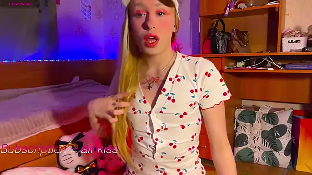 Snapshot of miss_barbie111 chatting on February 14, 3:31 pm miss barbie111 online show from February 14, 3:31 pm