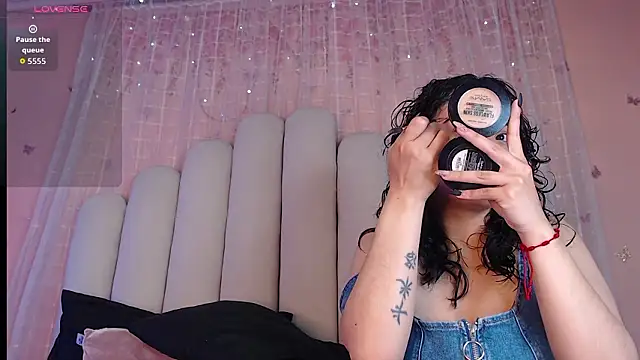 Snapshot of RoseConor_ chatting on February 11, 3:22 am RoseConor online show from February 11, 3:22 am