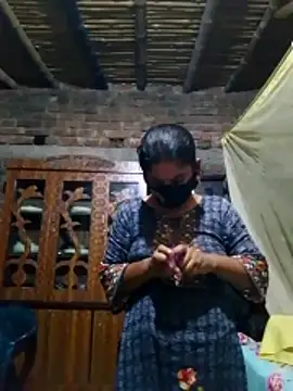 Hot Sweeti online show from March 5, 2:35 pm