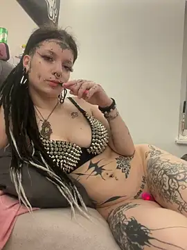Snapshot of demonLamia chatting on May 2, 4:23 pm demonLamia online show from May 2, 4:23 pm