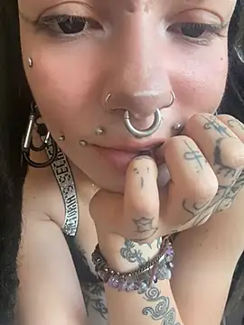 Snapshot of demonLamia chatting on May 25, 12:11 pm demonLamia online show from May 25, 12:11 pm