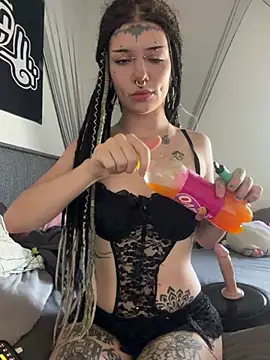 Snapshot of demonLamia chatting on July 23, 2:15 pm demonLamia online show from July 23, 2:15 pm