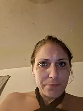 Snapshot of LadySn0w26 chatting on April 21, 1:53 am LadySn0w26 online show from April 21, 1:53 am