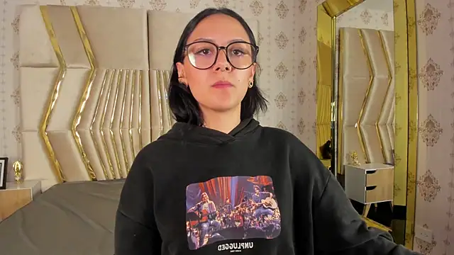 NiccolleHall online show from February 14, 1:35 am