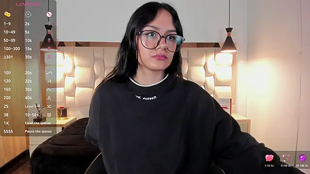 NiccolleHall online show from February 17, 1:07 pm