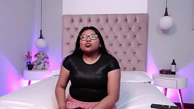 Kiri Black  online show from January 16, 4:05 am