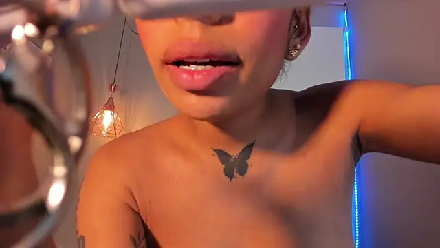 Snapshot of Scarlet_Vixen_ chatting on July 3, 12:44 pm Scarlet Vixen online show from July 3, 12:44 pm