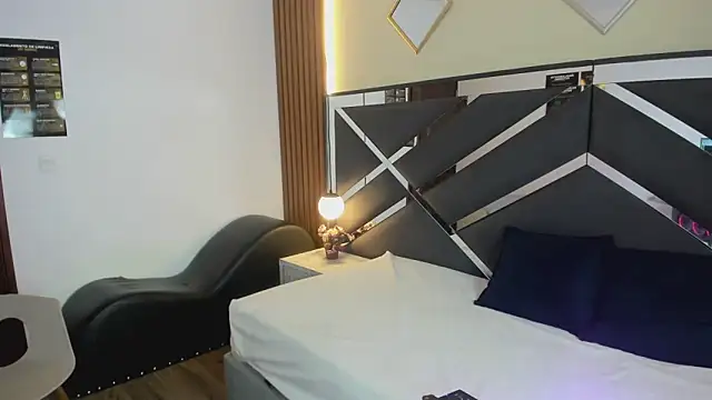 Ambarross  online show from March 14, 1:16 pm