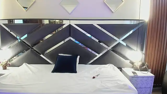 Ambarross  online show from April 6, 1:23 pm