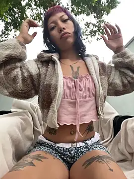 Snapshot of Namii_cute chatting on February 19, 11:50 am Namii cute online show from February 19, 11:50 am