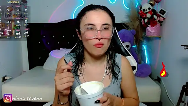 Snapshot of AriaDark chatting on April 26, 10:07 pm AriaDark online show from April 26, 10:07 pm