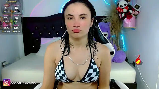 Snapshot of AriaDark chatting on April 27, 9:02 pm AriaDark online show from April 27, 9:02 pm