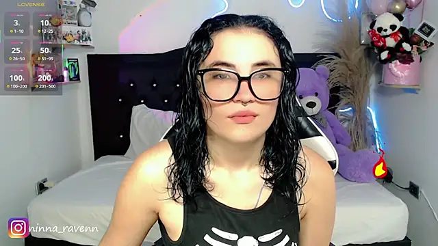Snapshot of AriaDark chatting on May 1, 9:08 pm AriaDark online show from May 1, 9:08 pm
