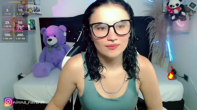 Snapshot of AriaDark chatting on May 2, 9:09 pm AriaDark online show from May 2, 9:09 pm