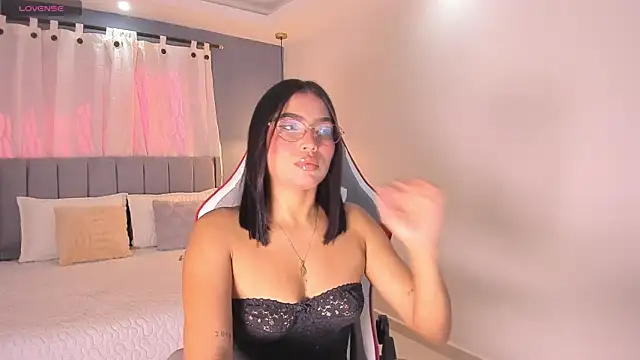Snapshot of valentina_Noa chatting on June 2, 12:40 pm valentina Noa online show from June 2, 12:40 pm