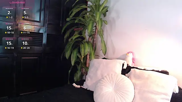 Snapshot of Mia_Volkova_ chatting on April 20, 1:47 pm Mia Volkova online show from April 20, 1:47 pm
