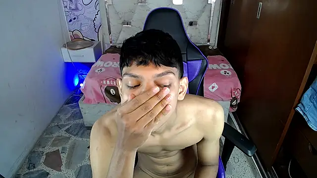 Snapshot of Rick_oficiall chatting on February 9, 2:32 pm Rick oficiall online show from February 9, 2:32 pm