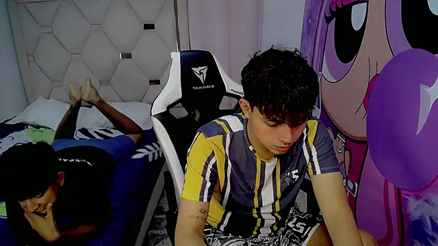 Maxwell boys online show from February 3, 3:37 am