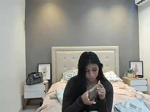 Snapshot of lunaa08 chatting on June 17, 2:18 pm lunaa08 online show from June 17, 2:18 pm