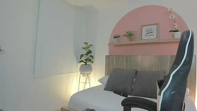Snapshot of ivette_swan chatting on May 7, 7:30 pm ivette swan online show from May 7, 7:30 pm