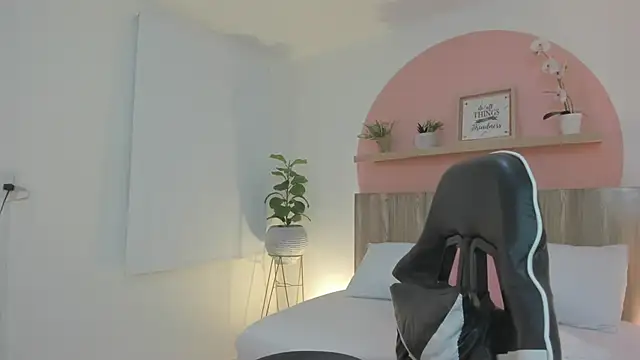 Snapshot of ivette_swan chatting on May 9, 7:08 pm ivette swan online show from May 9, 7:08 pm