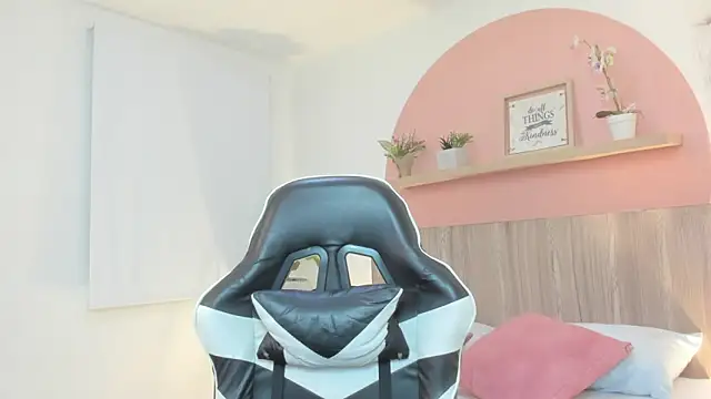 Snapshot of ivette_swan chatting on May 28, 8:28 pm ivette swan online show from May 28, 8:28 pm