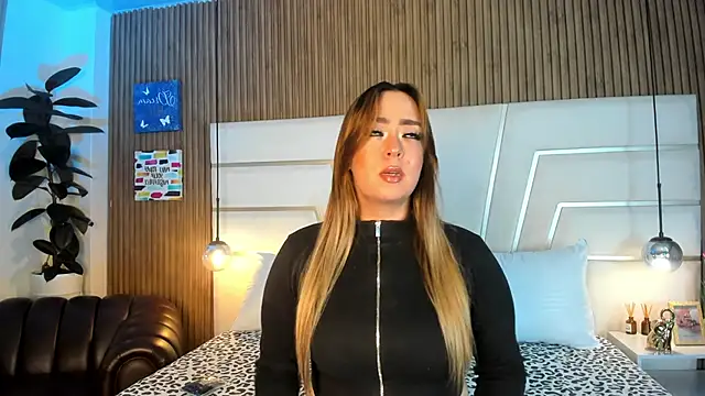 Xara Shadow online show from April 10, 12:05 am