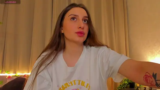 Snapshot of Celine_Coello chatting on April 19, 12:04 pm Celine Coello online show from April 19, 12:04 pm