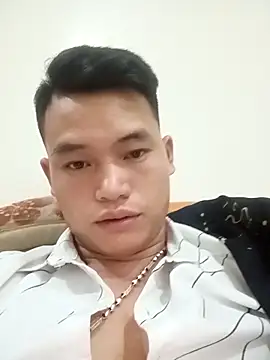 Snapshot of Maycute18 chatting on February 5, 2:11 pm Maycute18 online show from February 5, 2:11 pm