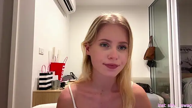 Snapshot of Slay_Swag chatting on February 20, 10:16 am Slay Swag online show from February 20, 10:16 am