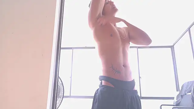 AndrewKenoxx  online show from March 31, 7:25 pm