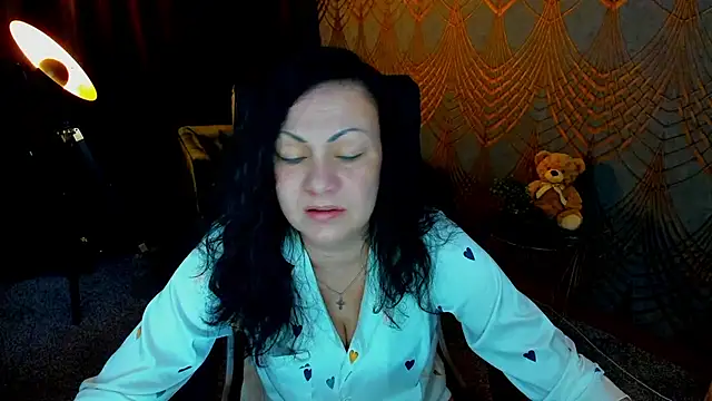 IrissMoon online show from May 31, 6:09 pm