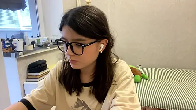 Snapshot of SaintMari chatting on July 16, 1:28 pm SaintMari online show from July 16, 1:28 pm