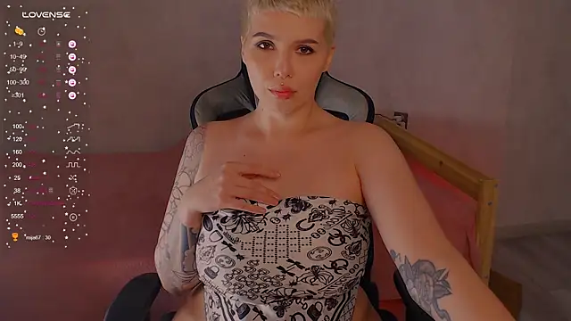 Snapshot of Elise_Day chatting on June 24, 4:28 pm Elise Day online show from June 24, 4:28 pm
