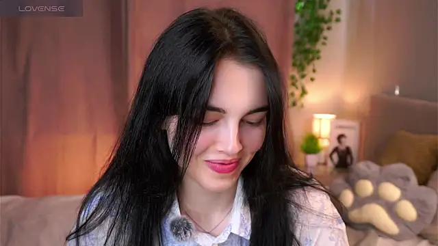 Snapshot of MirnaTellado chatting on May 17, 7:06 am MirnaTellado online show from May 17, 7:06 am