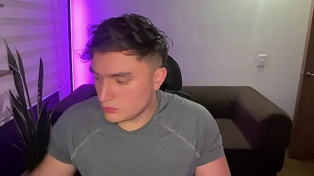 Robyn Rocki online show from February 12, 3:29 pm