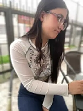 StrawberryPink  online show from March 17, 11:35 am