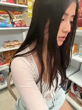 StrawberryPink  online show from April 17, 11:24 am