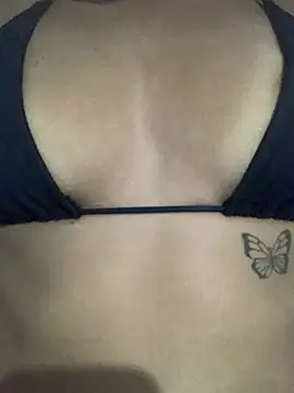 Snapshot of raveninha05 chatting on April 26, 10:29 pm raveninha05 online show from April 26, 10:29 pm