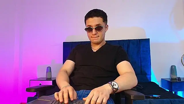 Snapshot of Alexander_Connor chatting on January 18, 12:58 am Alexander Connor online show from January 18, 12:58 am