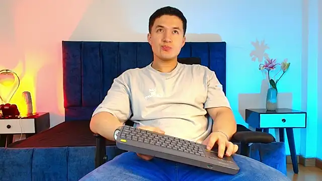 Snapshot of Alexander_Connor chatting on February 3, 12:43 pm Alexander Connor online show from February 3, 12:43 pm