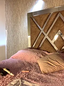 TianaRios Pink online show from February 1, 4:05 pm