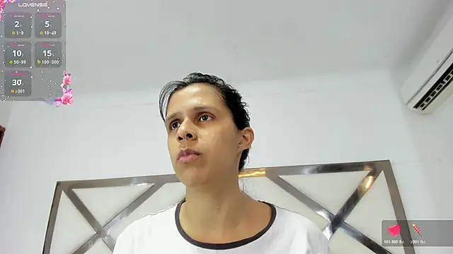 Snapshot of mitzukywinteer chatting on May 5, 8:17 pm mitzukywinteer online show from May 5, 8:17 pm