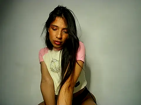 Snapshot of andy_bby chatting on February 28, 3:51 am andy bby online show from February 28, 3:51 am