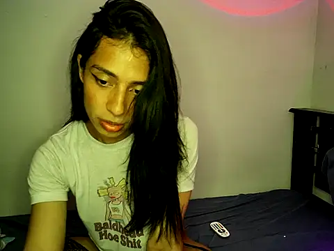 Snapshot of andy_bby chatting on June 5, 11:43 pm andy bby online show from June 5, 11:43 pm