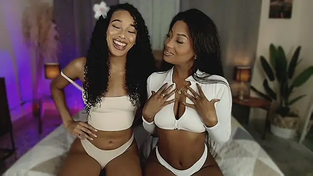 KaryMooon online show from February 8, 8:45 pm