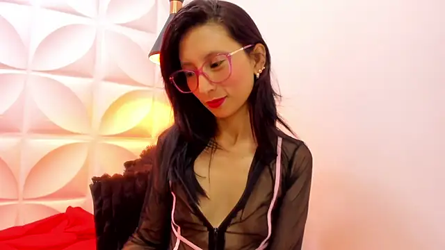 Snapshot of zaira_skinny chatting on May 9, 4:17 am zaira skinny online show from May 9, 4:17 am