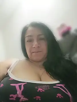 Snapshot of Katysaez chatting on June 2, 4:36 am Katysaez online show from June 2, 4:36 am