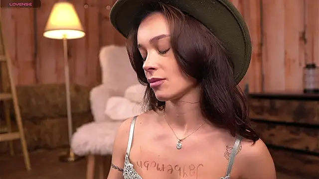 SweetRossie online show from February 6, 4:28 am